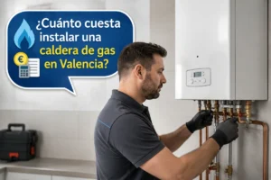 Técnico instalando una caldera de gas de condensación en la pared de una vivienda en Valencia